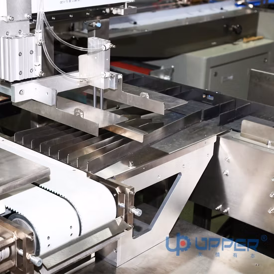 Корочка для блинов с лапшой Полностью автоматическая быстрозамороженная машина для ручной захвата тортов Вторичная упаковка Транспортировочная машина для подачи и картонирования